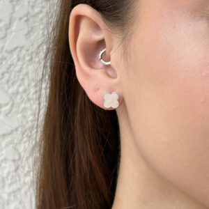 Brinco Trevo Madrepérola